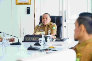 Sandi Fahlepi mengikuti video conference bersama dengan Pj Gubernur dan Forkopimda Provinsi Sumatera Selatan Terkait Persiapan Pilkada Serentak Tahun 2024.