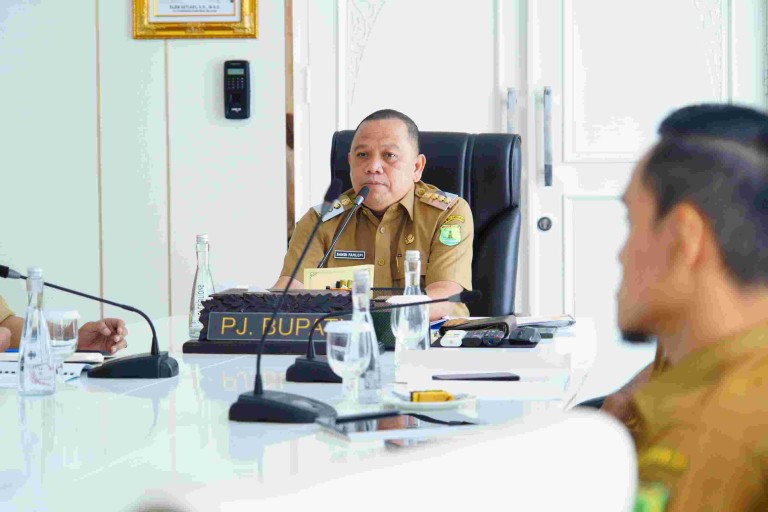 Sandi Fahlepi mengikuti video conference bersama dengan Pj Gubernur dan Forkopimda Provinsi Sumatera Selatan Terkait Persiapan Pilkada Serentak Tahun 2024.
