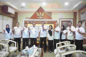 Edward Candra menerima Kepala Badan Narkotika Nasional Provinsi Sumatera Selatan dalam rangka Sinergi dan Kolaborasi Pemda Dalam P4GN dan Pembahasan Program Kerja Prioritas Presiden Terkait Pencegahan Dan Pemberantasan Narkoba di Wilayah Sumsel di Ruang Tamu Sekda, Rabu, (6/11/2024).