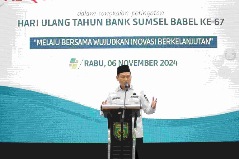 Pj. Gubernur Sumsel menghadiri acara Tasyakuran dalam rangka Peringatan HUT Bank Sumsel Babel ke 67 Tahun 2024, di Masjid Babussallam Sabil Barakah Kantor Pusat Bank Sumsel Babel Jakabaring Palembang, Rabu (06/11/2024).