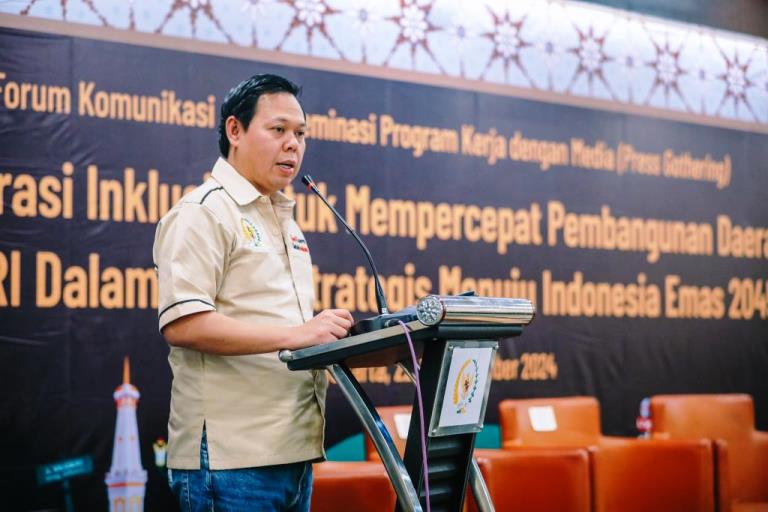 Sultan B. Najamudin, saat menghadiri Forum Komunikasi Dan Diseminasi Program Kerja Dengan Media bersama Koordinatoriat Wartawan Parlemen di Yogyakarta, pada hari Jumat, tanggal 22 November 2024. (foto : dpd ri)