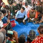 Wakil Presiden Republik Indonesia, Gibran Rakabuming Raka, melakukan kunjungan kerja langsung ke lokasi pengungsian warga terdampak erupsi Gunung Lewotobi Laki-Laki di Kabupaten Flores Timur, Nusa Tenggara Timur. (MUSINEWS.ID/HAIRUDIN)