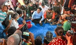 Wakil Presiden Republik Indonesia, Gibran Rakabuming Raka, melakukan kunjungan kerja langsung ke lokasi pengungsian warga terdampak erupsi Gunung Lewotobi Laki-Laki di Kabupaten Flores Timur, Nusa Tenggara Timur. (MUSINEWS.ID/HAIRUDIN)