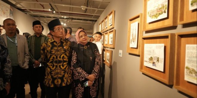 Menag Nasaruddin dan istri bersama rombongan mengunjungi Festival Harmoni Istiqlal