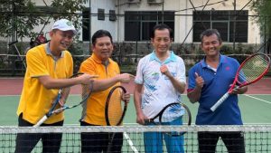 Menag Nasaruddin bersama Dirut BPJS Kesehatan Ali Ghufron usai bermain tenis