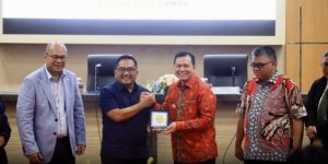 Elen Setiadi menghadiri Rapat Tim Reses Komisi II DPR RI dalam rangka Pengawasan Transfer Dana Pusat ke Daerah dan Evaluasi Pelaksanaan Program Pertanahan dan Tata Ruang di Auditorium Graha Bina Praja, Jumat, (13/12/2024).