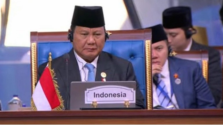 Presiden Prabowo Subianto menghadiri sesi pleno Konferensi Tingkat Tinggi (KTT) Ke-11 D-8 di Istana Kepresidenan New Administrative Capital, Kairo, Mesir, pada Kamis, 19 Desember 2024. Foto: BPMI Setpres/Pool Host D-8