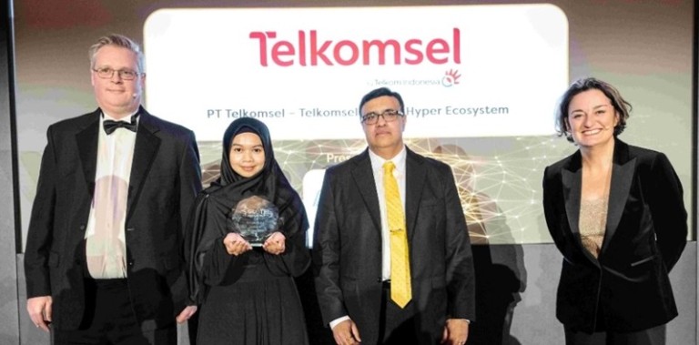 pemberian penghargaan Global Telecom (Glotel) Awards 2024 untuk Telkomsel (dok Telkomsel)