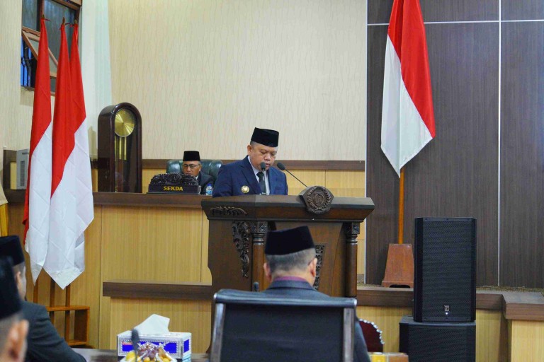 Sandi Fahlepi menghadiri rapat paripurna penyampaian hasil pelaksanaan Reses I DPRD Kabupaten Muba tahun 2024 masa persidangan I rapat ke-10 yang berlangsung di ruang rapat paripurna DPRD Kabupaten Muba, Senin (02/12/2024).