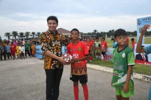 Ketua Umum (Ketum) Partai Gerakan Indonesia Raya (Gerindra), Prabowo Subianto, benar-benar serius membangun sepak bola di Indonesia.