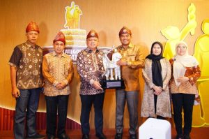 Penghargaan diterima langsung Pj Bupati Muba, H. Sandi Fahlepi, diserahkan oleh Wamen I Mendagri Ribka Haluk