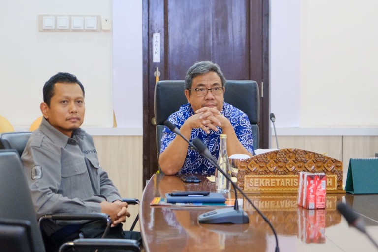 Rakor yang berlangsung secara virtual pada Kamis (19/12/2024) di ruang rapat Sekda Muba tersebut diadakan berdasarkan Undang-Undang Nomor 1 Tahun 2022 tentang Hubungan Keuangan Antara Pemerintah Pusat dan Pemerintah Daerah.
