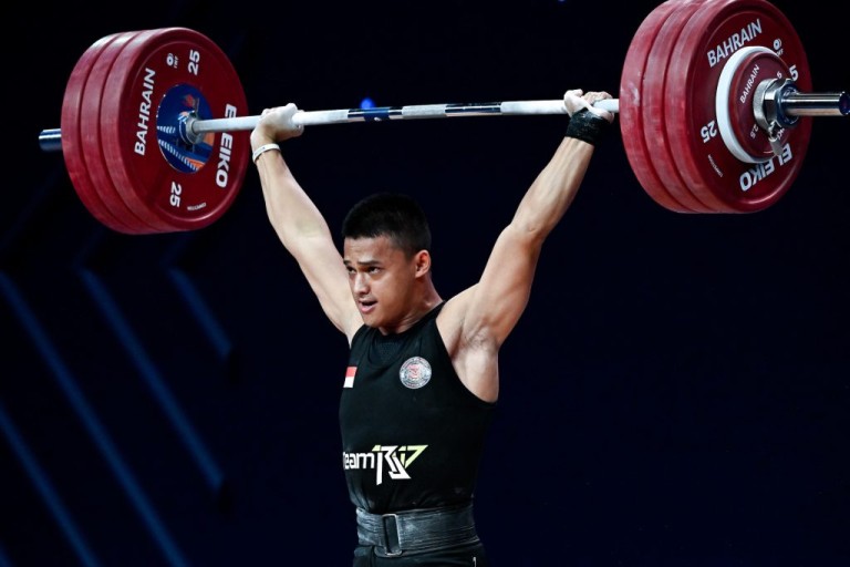 Atlet Angkat Besi (Lifter) Indonesia, Rizki Juniansyah (foto : https://iwf.sport)