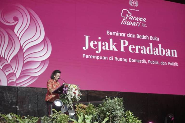 Wakil Ketua Dewan Perwakilan Daerah (DPD) Republik Indonesia, Gusti Kanjeng Ratu (GKR) Hemas, menghadiri acara Seminar Nasional Jejak Peradaban #1 dengan tema "Perempuan di Ruang Domestik, Publik, dan Politik" yang dilaksanakan hari Sabtu, tanggal 14 Desember 2024 di Yogyakarta. (foto : biro pemberitaan dan media dewan perwakilan daerah republik Indonesia)