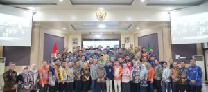 Kepala Dinas (Kadin) Komunikasi dan Informatika (Kominfo) Kota Prabumulih, Mulyadi Musa, menjadi narasumber acara Policy Brief yang bertemakan Transformasi Penyelenggaraan Layanan Publik untuk Meningkatkan Daya Saing Global di Aula Putri Kembang Dadar, BKPSDM Provinsi Sumatera Selatan (Sumsel), pada hari Jum'at, tanggal 20 Desember 2024. (foto : kotaprabumulih.go.id)