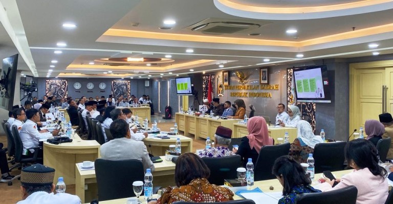 Komite III Dewan Perwakilan Daerah (DPD) Republik Indonesia melaksanakan Rapat Kerja (Raker) dengan Menteri Agama (Menag) Republik Indonesia, Nasaruddin Umar, pada hari Senin, tanggal 12 Desember 2024 di Komplek Senayan, Jakarta. (foto : Bagian Pemberitaan dan Media DPD Republik Indonesia)