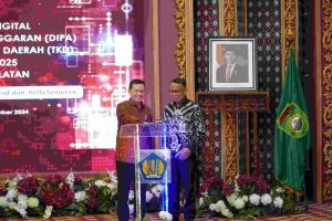 Elen Setiadi menyerahkan Daftar Isian Pelaksanaan Anggaran (DIPA) dan Daftar Alokasi Tranfer ke Daerah (TKD) Tahun Anggaran 2025 bertempat di Griya Agung Palembang, Kamis (12/12/2024).