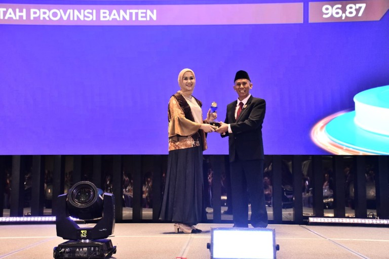 Rika Efianti, SE, MM pada acara Malam Anugerah Keterbukaan Informasi Publik Tahun 2024. Bertempat di Hotel Movenpick Jakarta (17/12/2024).