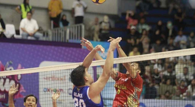 Tim putra Jakarta LavAni Livin’ Transmedia menjadi tim pertama yang memastikan lolos final four setelah mengalahkan Surabaya Samator 3-0 (25-21, 25-19, 25-17) pada laga seri pertama putaran kedua PLN Mobile Proliga 2025 di Jawa Pos Arena Surabaya, Minggu (26/1/2025).