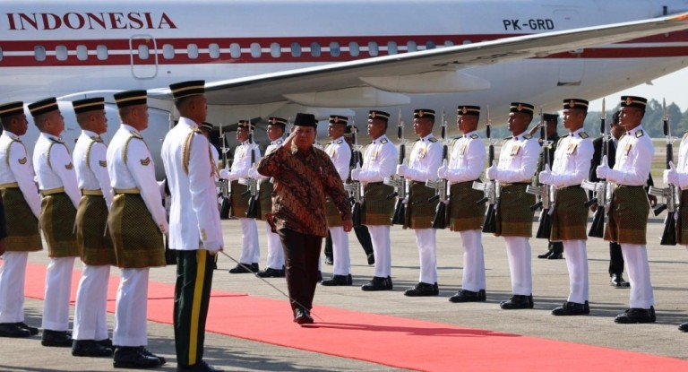 Presiden Republik Indonesia, Prabowo Subianto tiba di Bunga Raya Complex, Bandara Internasional Kuala Lumpur, Malaysia, pada Kamis, 9 Januari 2025, sekitar pukul 10.00 waktu setempat (WS). Foto: BPMI Setpres/Jessica