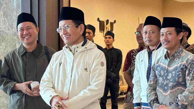 Menag Nasaruddin Umar di Bandara Soekarno-Hatta usai melakukan kunjungan kerja ke Arab Saudi.