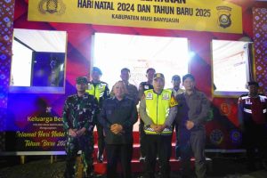 Pj Bupati Muba H Sandi Fahlepi bersama Forkopimda melaksanakan patroli malam, Selasa (31/12/2024).
