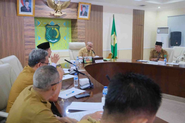Kabupaten Muba menggelar Rapat Persiapan Pelaksanaan Seleksi Tilawatil Qur'an dan Hadits (STQH) ke-28 tingkat Kabupaten Muba tahun 2025 dan Peringatan Isra Mi'raj Nabi Muhammad SAW 1445 H, di Ruang Rapat Serasan Sekate Sekretariat Daerah Kabupaten Muba, Senin (20/1/2025).