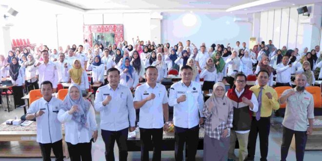 Aprizal Hasyim membuka pelatihan dan lomba menulis yang diikuti oleh ratusan guru tingkat SD dan SMP Se- Kota Palembang, Rabu (8/1/2024).