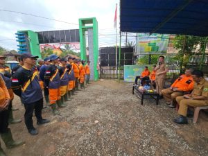 Camat Heru didampingi Kepala Desa Toman Tarmizi merespon dengan mengajak 'Ngopi' (Ngobrol Penuh Inspirasi) Dinas Lingkungan Hidup (DLH) dan PUPR ke Desa Toman Kecamatan Babat Toman, (Selasa 7 Januari 2025)