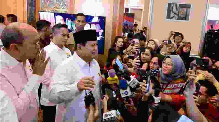 Presiden Prabowo menyampaikan keterangannya kepada awak media usai menghadiri Musyawarah Nasional Konsolidasi Persatuan Kadin Indonesia pada Kamis, 16 Januari 2025, di The Ritz Carlton, Jakarta. Foto: BPMI Setpres/Muchlis Jr