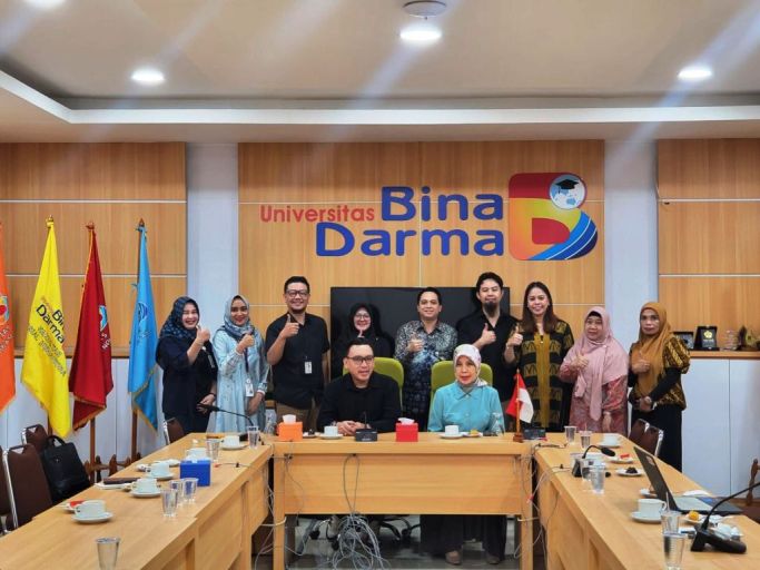 Perwakilan dari Bank Mega Syariah bersama Perwakilan Universiats Bina Darma. (MusiNews.id/Humas Universitas Bina Darma)