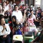 Wamen PPPA Veronica Tan bersama Wamen BKKBN Isyana Bagoes Oka meninjau lokasi Makan Bergizi Gratis (MBG) di Posyandu Dahlia, Ciracas - Jakarta Timur. Foto : Kemen PPPA