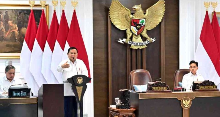 Presiden Prabowo Subianto menggelar Sidang Kabinet Paripurna bersama seluruh jajaran Menteri Kabinet Merah Putih, pada Rabu, 22 Januari 2025, di Ruang Sidang Kabinet, Istana Kepresidenan Jakarta. Foto: BPMI Setpres/Rusman