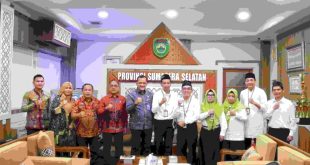 Drs. H. Edward Candra, MH menerima audiensi Pengurus Edukasi Wakaf Indonesia (EWI) Provinsi Sumsel yang akan melakukan pendampingan proses sertifikasi produk halal di Sumsel di ruang tamu Sekda Sumsel, Jum'at (24/1/2025)