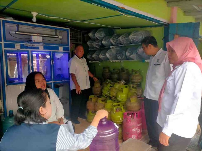 Warga Kabupaten Musi Banyuasin (Muba) menyambut baik keputusan pemerintah untuk mengizinkan pengecer menjual gas LPG 3 kg (gas melon).