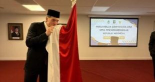 Ole Romeny, Tim Geypens dan Dion Markx resmi menjadi Warga Negara Indonesia (WNI) setelah pada hari Sabtu (8/2) di London, Inggris melakukan sumpah setia menjadi warga negara Indonesia.