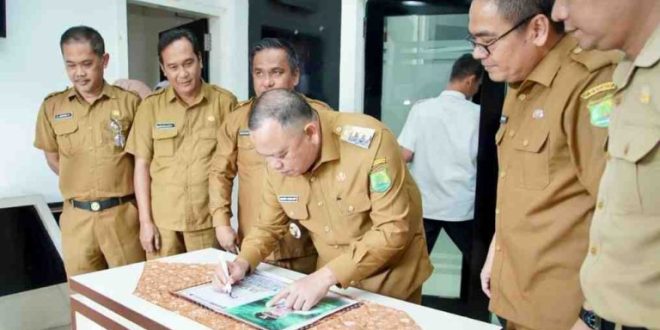 H. Sandi Fahlepi berbagi kisah perjalanan kepemimpinannya dalam acara "Hallo Muba Gema Randik" bertajuk Ngobrol Santai.