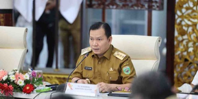 Elen Setiadi memimpin rapat koordinasi lanjutan penyerapan dan pengendalian harga gabah di Provinsi Sumsel. Griya Agung Palembang. Selasa, (11/02/2025).