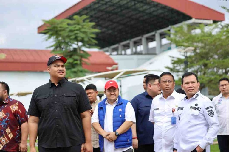 Elen Setiadi mendampingi Menteri Pemuda dan Olahraga Republik Indonesia Dito Ariotedjo meninjau fasilitas olahraga Jakabaring Sport City (JSC).