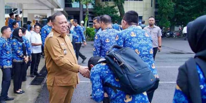 Suasana haru menyelimuti apel pagi di lingkungan Pemerintah Kabupaten Musi Banyuasin (Pemkab Muba) pada Senin (17/2/2025).