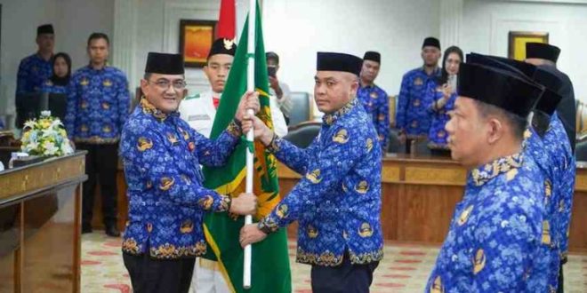 Drs. Edward Candra.,M.H mengukuhkan Pengganti Antar Waktu (PAW) Dewan Pengurus Korpri Kota Palembang masa bakti 2022-2027, pengukuhan tersebut berlangsung di Ruang Prameswara Kantor Walikota Palembang. Senin, (17/02/2025).