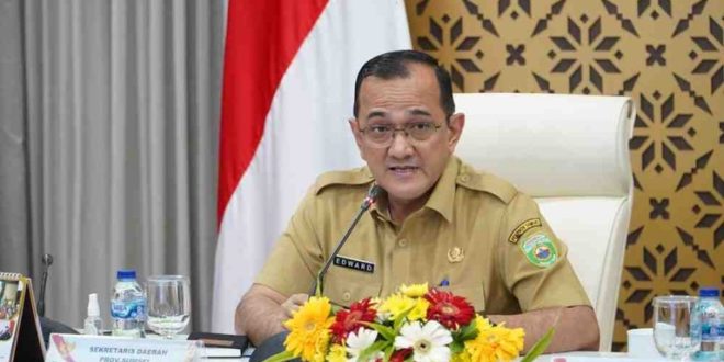 Drs. H. Edward Candra, MH pimpinan rapat sosialisasi sinkronisasi program pembangunan Sumatera Selatan yang dilaksanakan di Griya Agung (Selasa, 18/2/2025)
