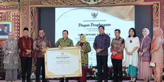 Malam Penghormatan atas Pengabdian Pj. Gubernur Sumatera Selatan Elen Setiadi sekaliigus Lepas Sambut Pangdam II Sriwijaya, bertempat di Griya Agung Palembang (18/2/2025)