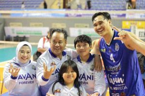 Cik Ujang didampingi Ibu Lidyawati Cik Ujang Mennyaksikan langsung Pertandingan Voli Proliga Putaran kedua di Kota Palembang, yang bertempat di PSCC Palembang (22/2/2025).