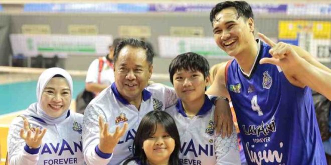 Cik Ujang didampingi Ibu Lidyawati Cik Ujang Mennyaksikan langsung Pertandingan Voli Proliga Putaran kedua di Kota Palembang, yang bertempat di PSCC Palembang (22/2/2025).