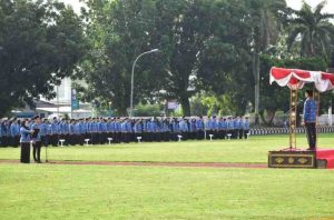 Asmar Wijaya memimpin Apel Pagi bagi seluruh Aparatur Sipil Negara (ASN) di lingkungan Pemerintah Daerah Kabupaten Ogan Komering Ilir (OKI), Senin (24/2/2025).