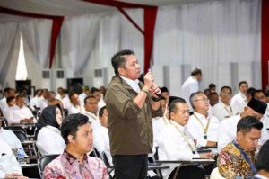 Gubernur Provinsi Sumatera Selatan H Herman Deru mengikuti serangkaian kegiatan pemaparan materi dari sejumlah menteri dan pejabat tinggi negara di Borobudur International Golf and Country Club, Selasa (25/02/2025).