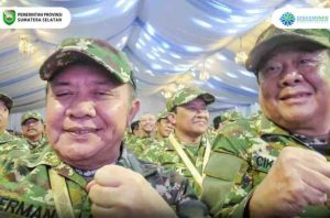Gubernur Sumatera Selatan (Sumsel) H Herman Deru bersama Wakil Gubernur H Cik Ujang (HDCU) terliat duduk berdampingan secara kompak menghadiri kegiatan retreat hari ke-7 di Akademi Militer (Akmil) Magelang Jawa Tengah, Kamis (27/2/2025) sore.