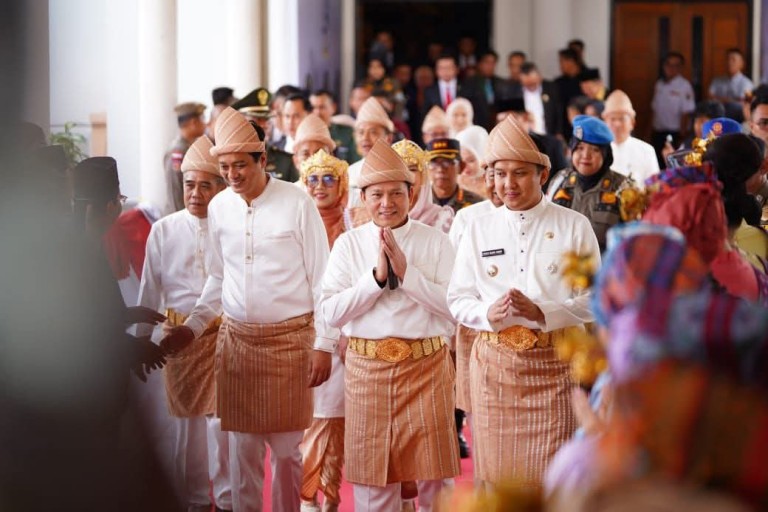Pesert Rapat Paripurna VIII Dewan Perwakilan Rakyat Daerah (DPRD) Kabupaten Ogan Ilir (OI) dalam rangka peringatan Hari Ulang Tahun (HUT) ke 21 Kabupaten Ogan Ilir, dipimpin dan dibuka oleh ketua DPRD Kabupaten Ogan Ilir, Edwin Cahya Putra, didampingi wakil ketua I, Wahyudi, dan Wakil ketua II, Ahmad Syafei, di gedung utama DPRD Kabupaten Ogan Ilir, Komplek Perkantoran Terpadu (KPT) Tanjung Senai, Indralaya, Kabupaten Ogan Ilir, Provinsi Sumatera Selatan (Sumsel), pada hari Selasa, tanggal 7 Januari 2025.