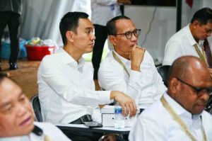 Bupati OKI, Muchendi Mahzareki tampak semangat mengikuti rangkaian retret kepala daerah hingga malam hari.